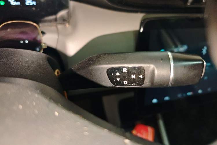 Used Leapmotor T03 2022 Crystal Edition Gear Lever