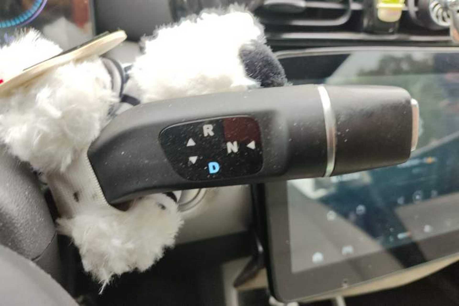 Used Leapmotor T03 2022 Crystal Edition Gear Lever