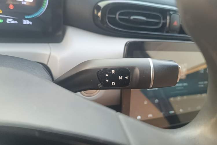 Used Leapmotor T03 2022 Crystal Edition Gear Lever