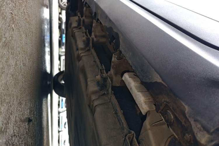 Used Leapmotor T03 2022 Crystal Edition Left Side Sill
