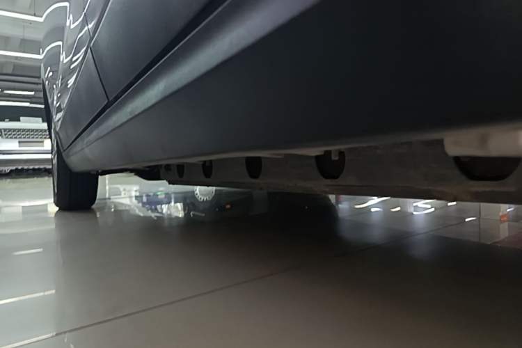 Used Leapmotor T03 2022 Star Diamond Edition Left Side Sill