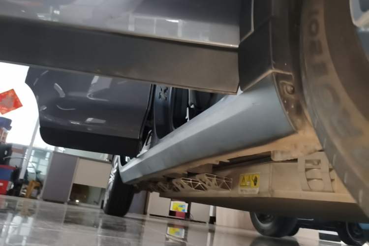 Used Leapmotor T03 2022 Special Edition Right Side Sill