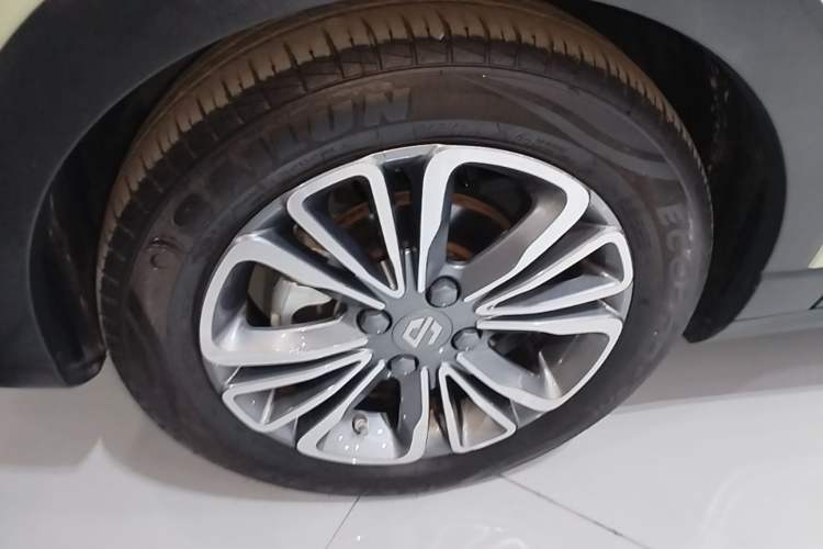 Used Leapmotor T03 2022 Star Diamond Edition Left Front Wheel Hub