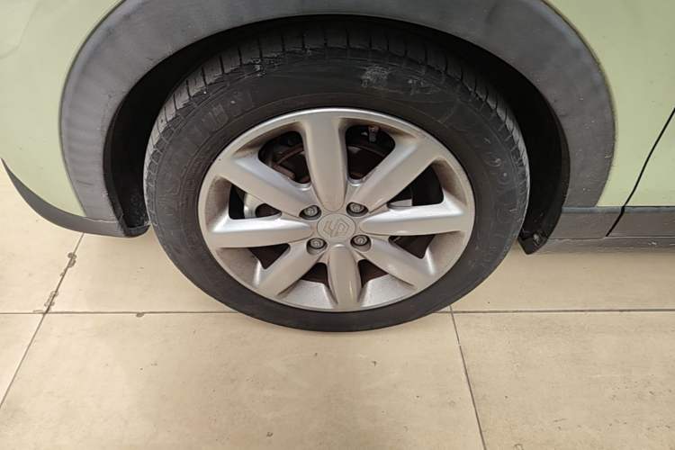 Used Leapmotor T03 2022 YAOJIN Edition Left Front Wheel Hub