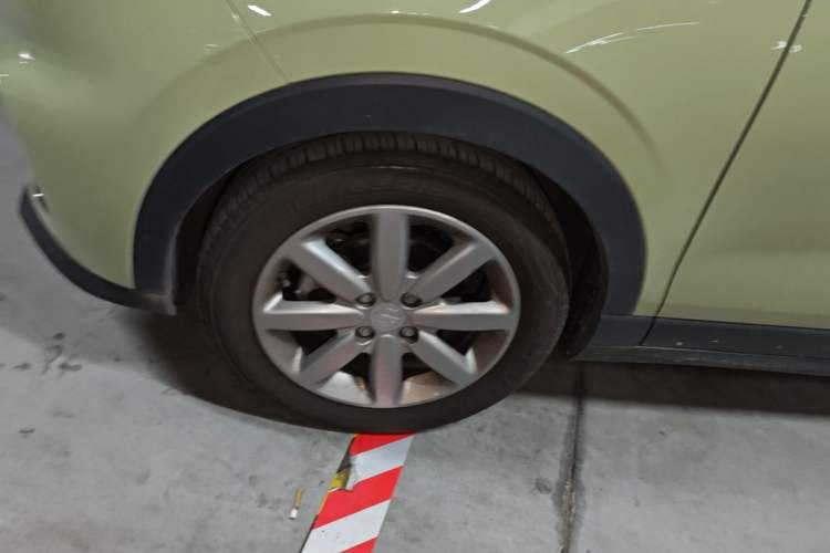 Used Leapmotor T03 2022 YAOJIN Edition Left Front Wheel Hub