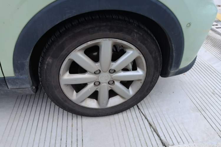 Used Leapmotor T03 2022 Star Diamond Edition Right Front Wheel Hub