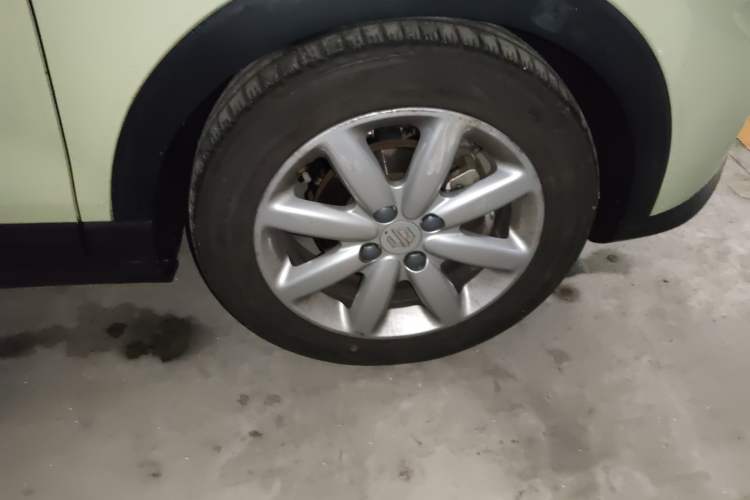 Used Leapmotor T03 2022 Crystal Edition Right Front Wheel Hub