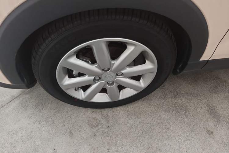 Used Leapmotor T03 2022 Star Diamond Edition Left Front Wheel Hub