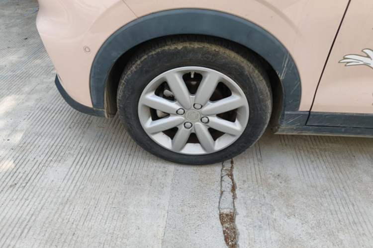 Used Leapmotor T03 2022 Star Diamond Edition Left Front Wheel Hub
