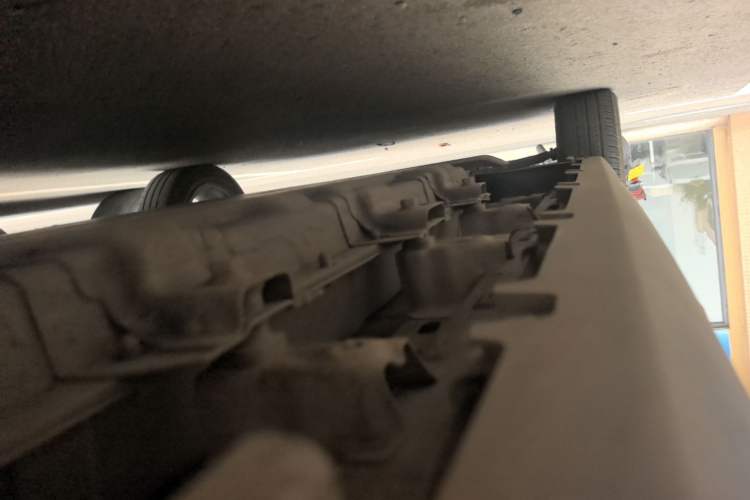 Used Leapmotor T03 2022 Crystal Edition Left Side Sill