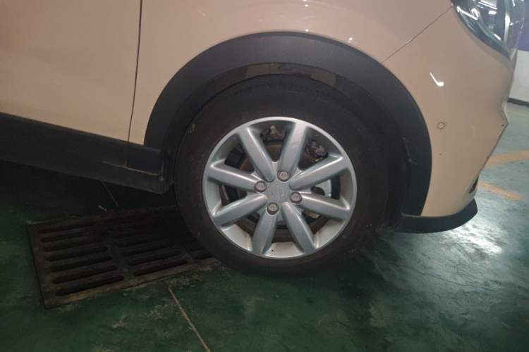 Used Leapmotor T03 2022 Star Diamond Edition Right Front Wheel Hub