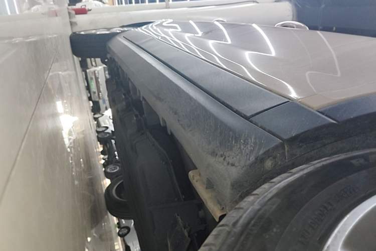 Used Leapmotor T03 2022 Star Diamond Edition Right Side Sill