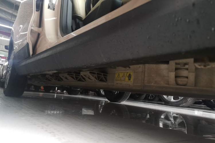 Used Leapmotor T03 2022 Special Edition Right Side Sill