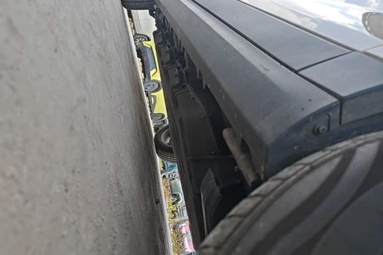 Used Leapmotor T03 2022 Amber Edition Right Side Sill