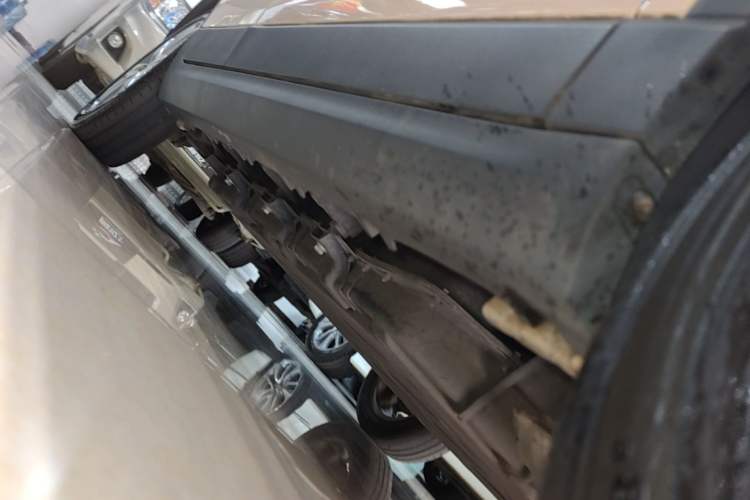 Used Leapmotor T03 2022 Amber Edition Right Side Sill