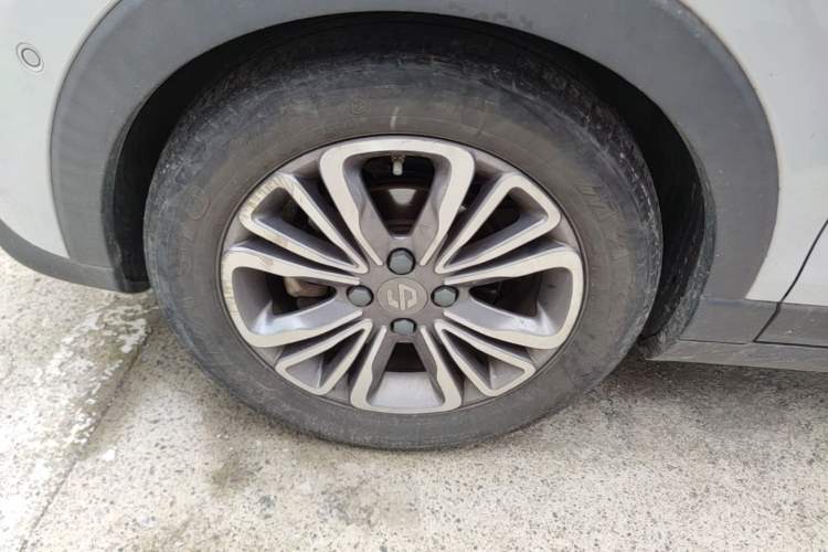 Used Leapmotor T03 2022 Star Diamond Edition Left Front Wheel Hub
