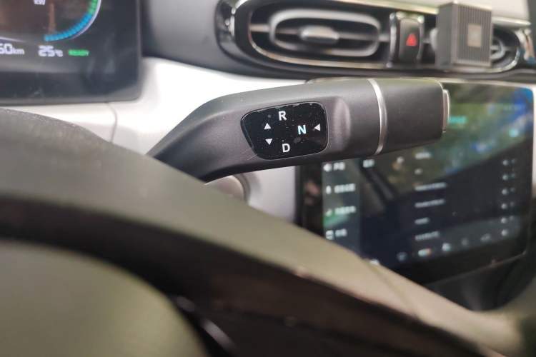 Used Leapmotor T03 2022 Agate Edition Gear Lever