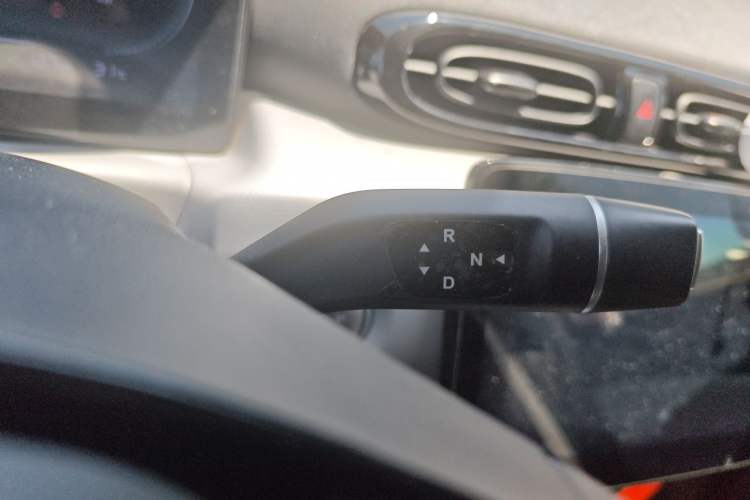 Used Leapmotor T03 2022 Agate Edition Gear Lever