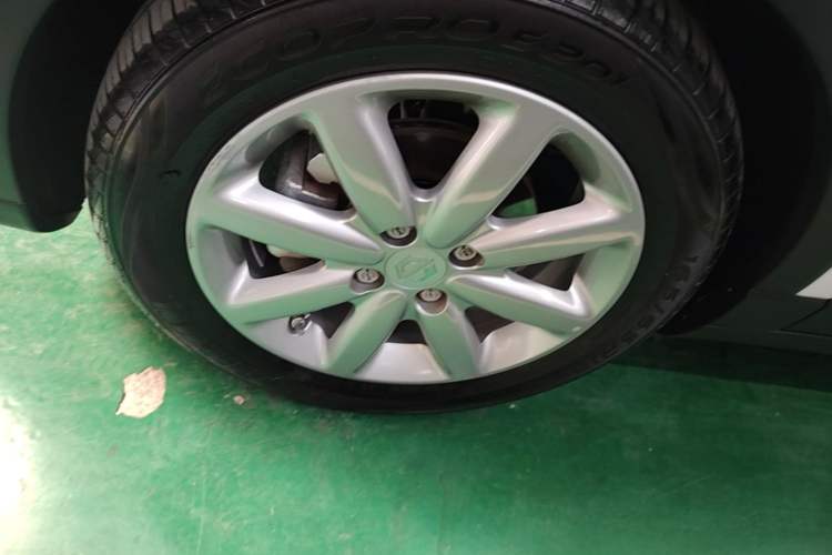Used Leapmotor T03 2022 Crystal Edition Left Front Wheel Hub