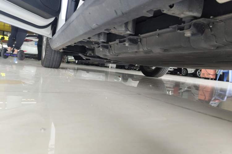 Used Leapmotor T03 2022 Crystal Edition Left Side Sill