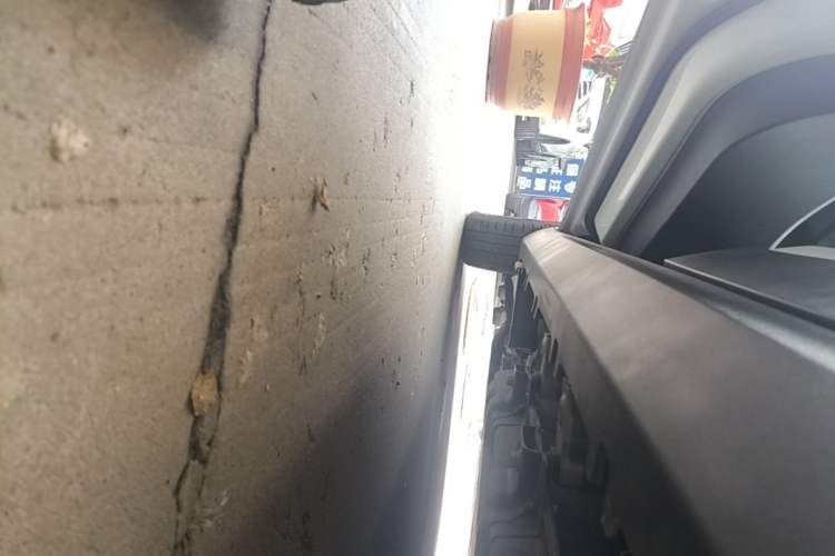 Used Leapmotor T03 2022 Star Diamond Edition Left Side Sill