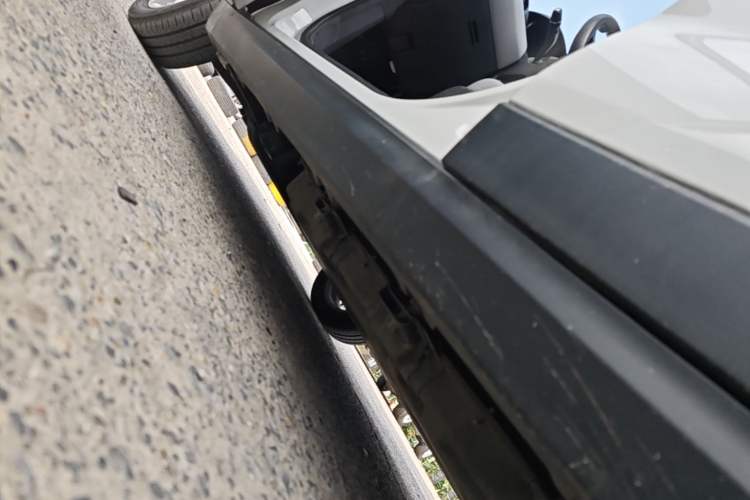 Used Leapmotor T03 2022 Crystal Edition Left Side Sill