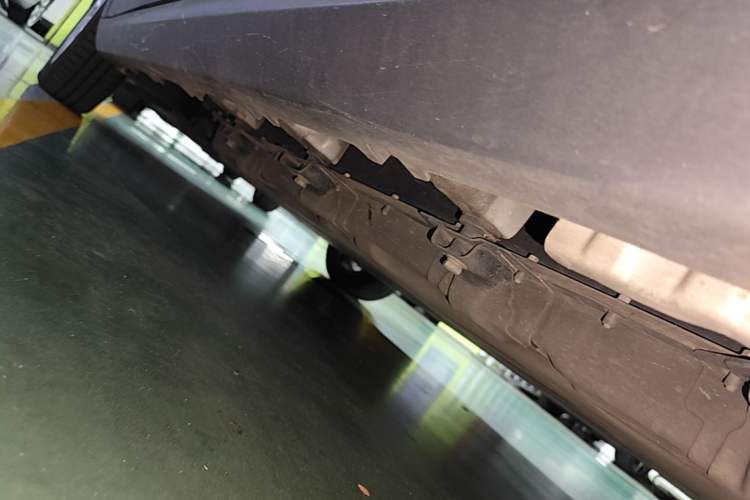 Used Leapmotor T03 2022 Glazed Edition Left Side Sill