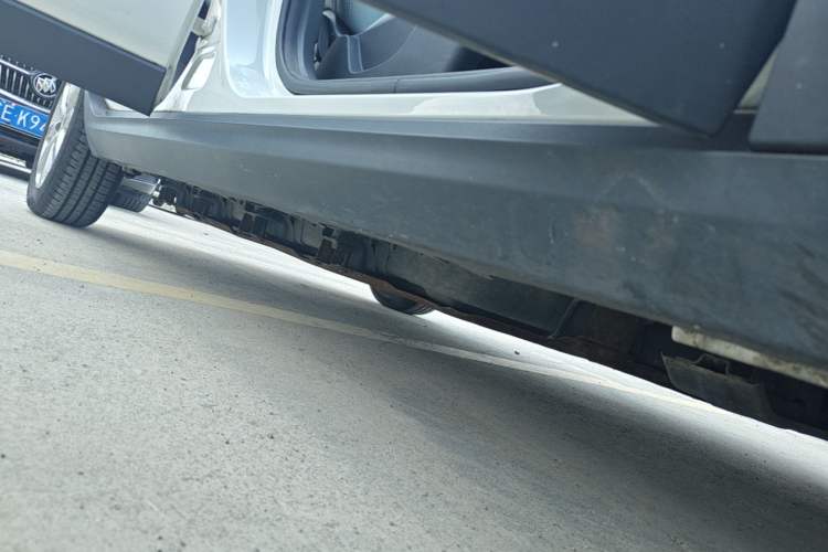 Used Leapmotor T03 2022 Crystal Edition Right Side Sill