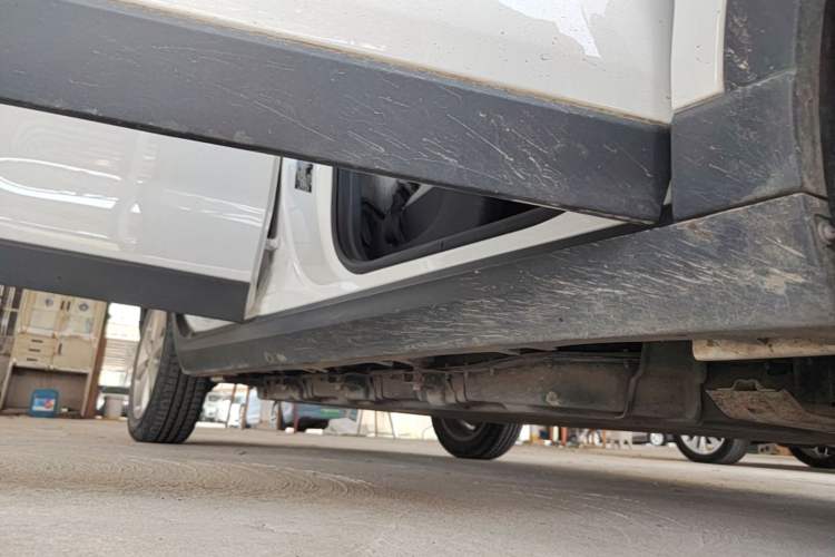 Used Leapmotor T03 2022 Crystal Edition Right Side Sill