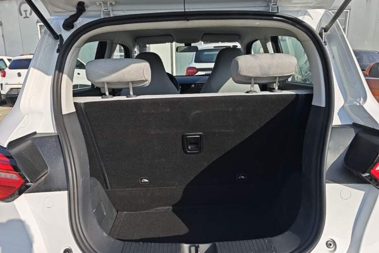 Used Leapmotor T03 2022 Crystal Edition Trunk