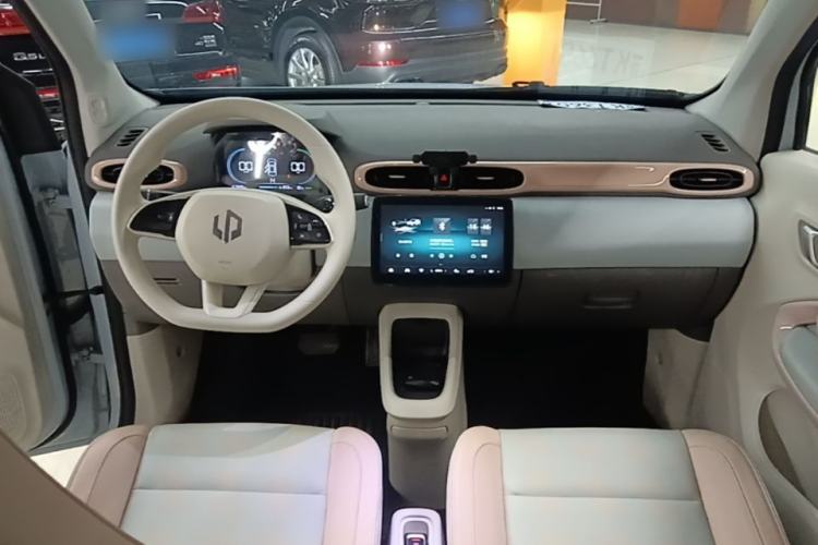 Used Leapmotor T03 2023 310 Lite Edition Center Console