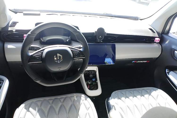 Used Leapmotor T03 2023 403 Smart Edition Center Console