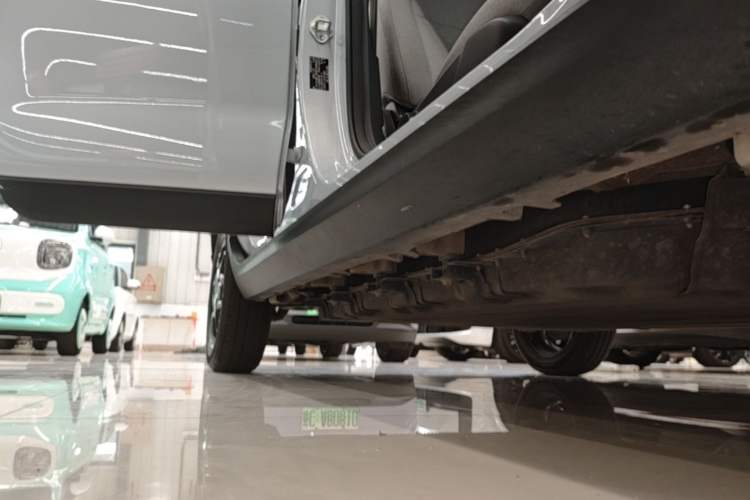 Used Leapmotor T03 2023 310 Lite Edition Right Side Sill