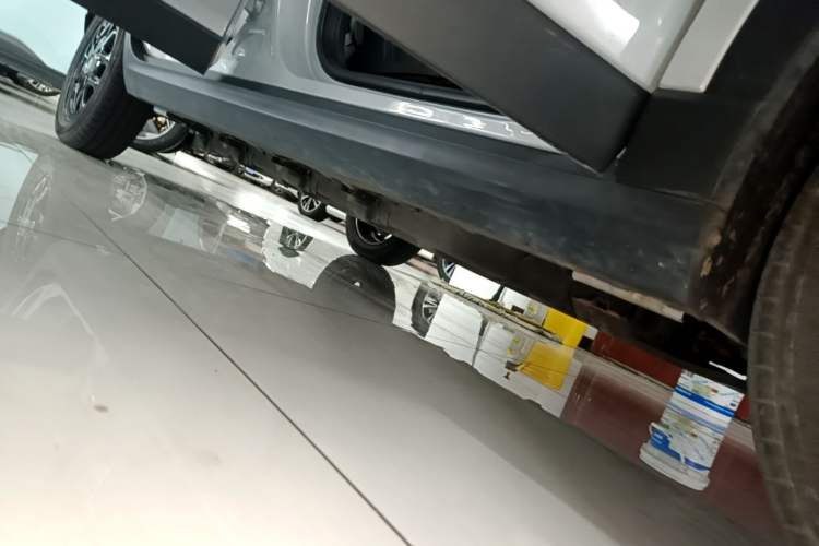 Used Leapmotor T03 2023 310 Lite Edition Right Side Sill