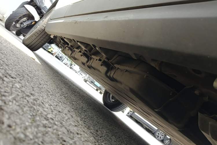 Used Leapmotor T03 2023 310 Lite Edition Right Side Sill
