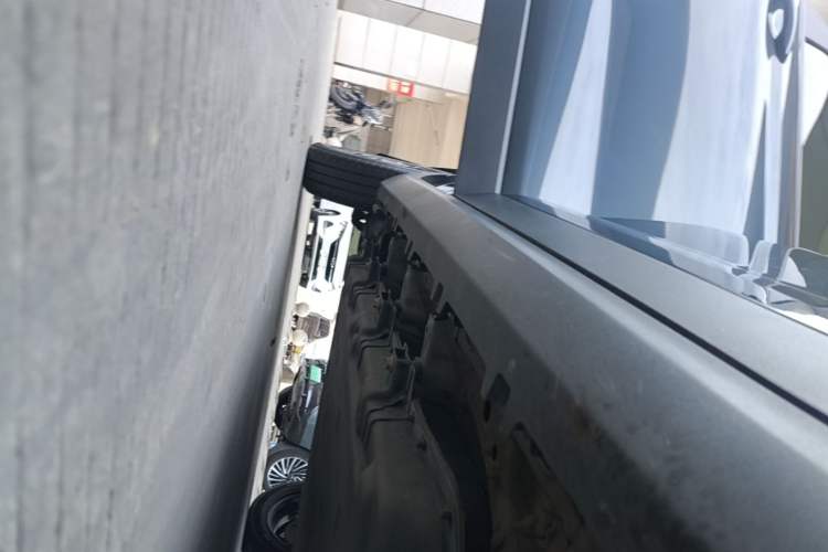 Used Leapmotor T03 2023 310 Lite Edition Right Side Sill