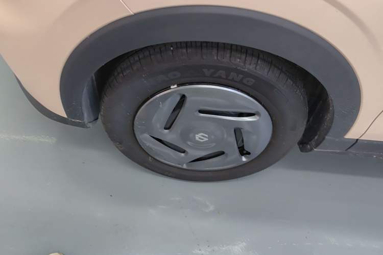 Used Leapmotor T03 2023 200 Lite Edition Left Front Wheel Hub