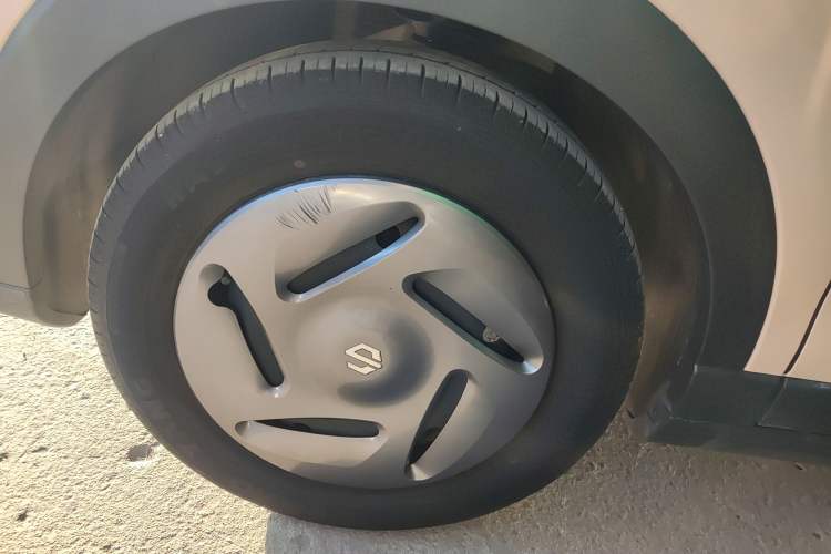 Used Leapmotor T03 2023 200 Lite Edition Left Front Wheel Hub