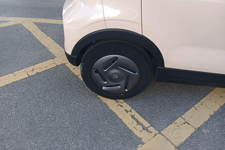 Used Leapmotor T03 2023 200 Lite Edition Right Rear Wheel Hub
