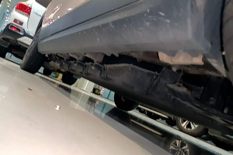 Used Leapmotor T03 2023 310 Lite Edition Right Side Sill