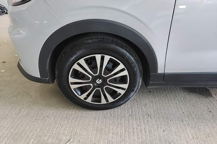 Used Leapmotor T03 2023 200 Lite Edition Left Front Wheel Hub