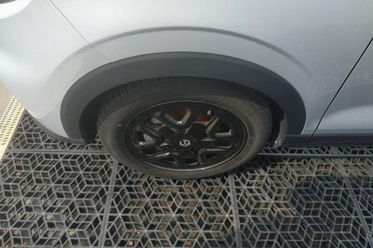 Used Leapmotor T03 2023 310 Lite Edition Left Front Wheel Hub