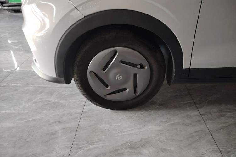 Used Leapmotor T03 2023 200 Lite Edition Left Front Wheel Hub