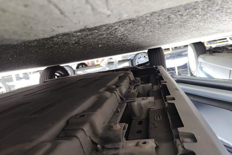 Used Leapmotor T03 2023 310 Lite Edition Left Side Sill