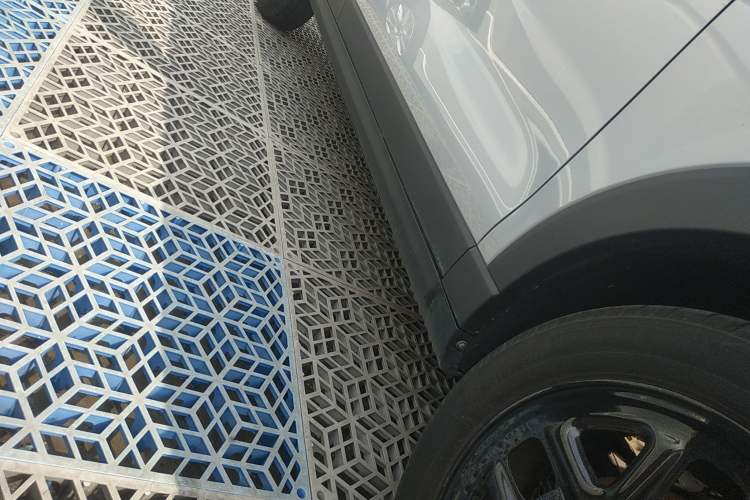 Used Leapmotor T03 2023 310 Lite Edition Right Side Sill