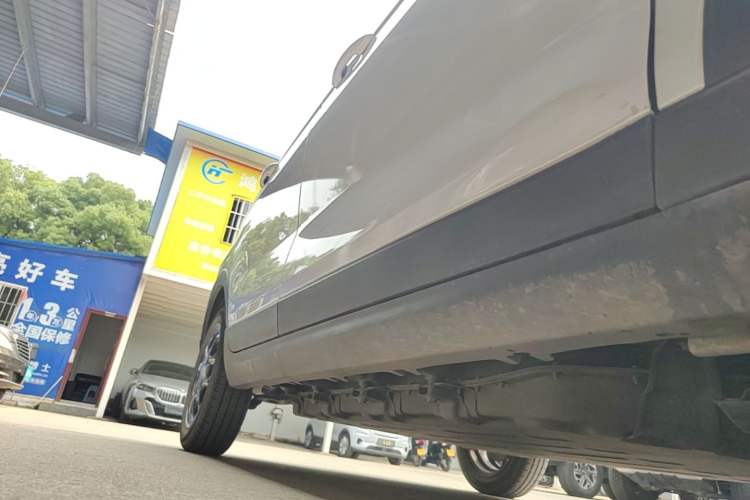 Used Leapmotor T03 2023 310 Lite Edition Right Side Sill