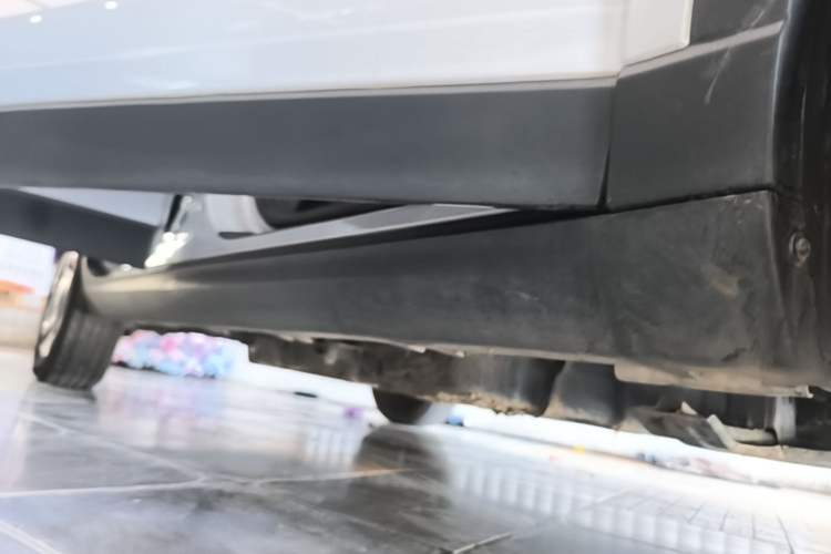 Used Leapmotor T03 2023 200 Lite Edition Right Side Sill