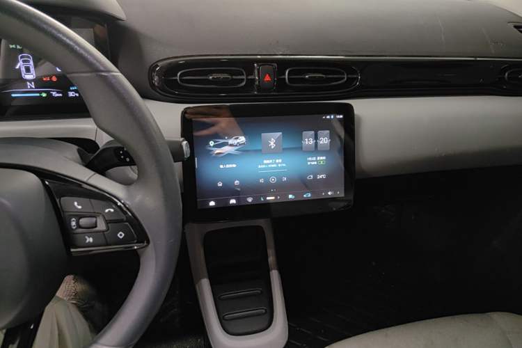 Used Leapmotor T03 2023 310 Lite Edition Audio And AC Panel