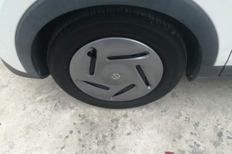 Used Leapmotor T03 2023 200 Lite Edition Left Front Wheel Hub