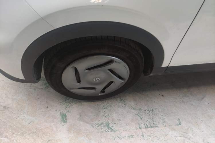 Used Leapmotor T03 2023 200 Lite Edition Left Front Wheel Hub